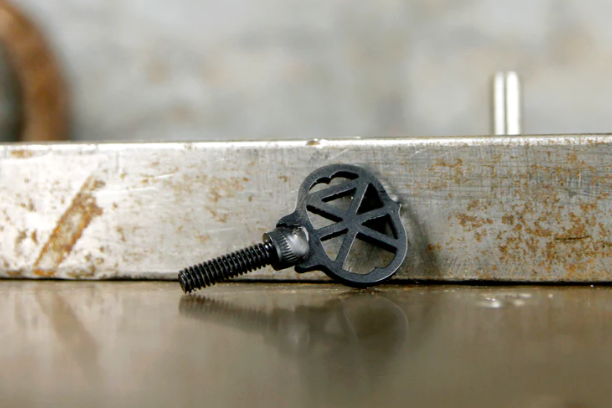 Workhorse Irons, Dan Kubin Thumbscrew